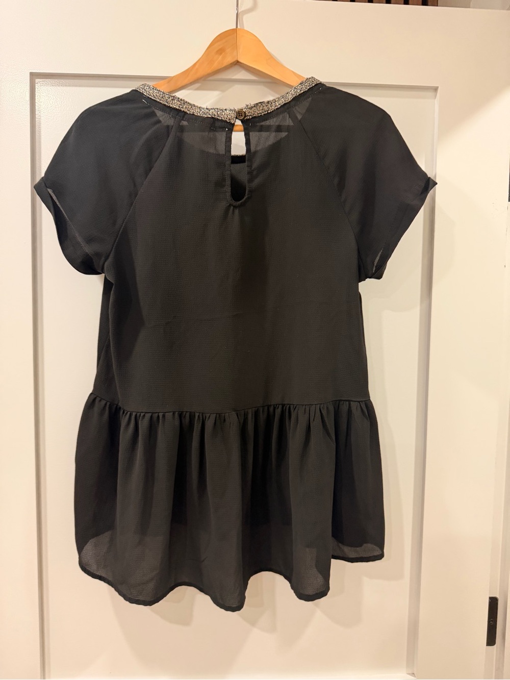 Black Women’s Ruffle-Hem Short Sleeve Top - Brand: rewind